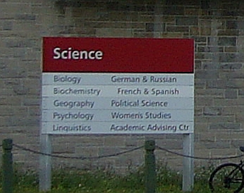 Biology, Biochemistry, Geography, Psychology, Linguistics, German & Russian, French & Spanish, Political Science, Women's Studies und das Academic Advising Centre